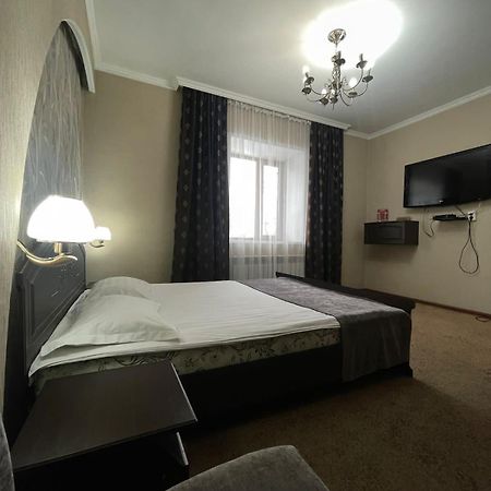 Vip Mini Hotel Semey Ngoại thất bức ảnh