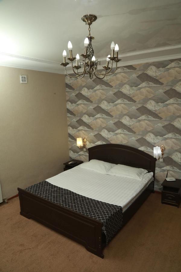 Vip Mini Hotel Semey Ngoại thất bức ảnh
