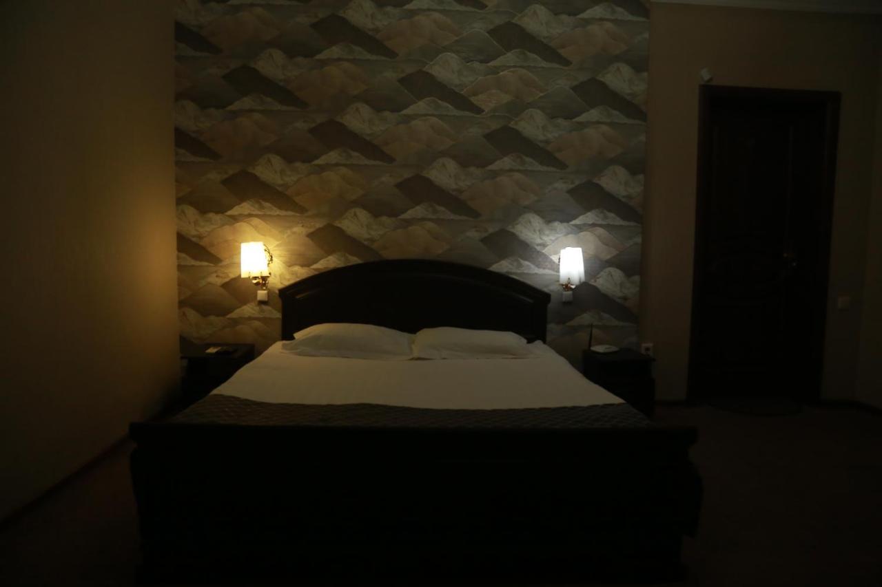 Vip Mini Hotel Semey Ngoại thất bức ảnh