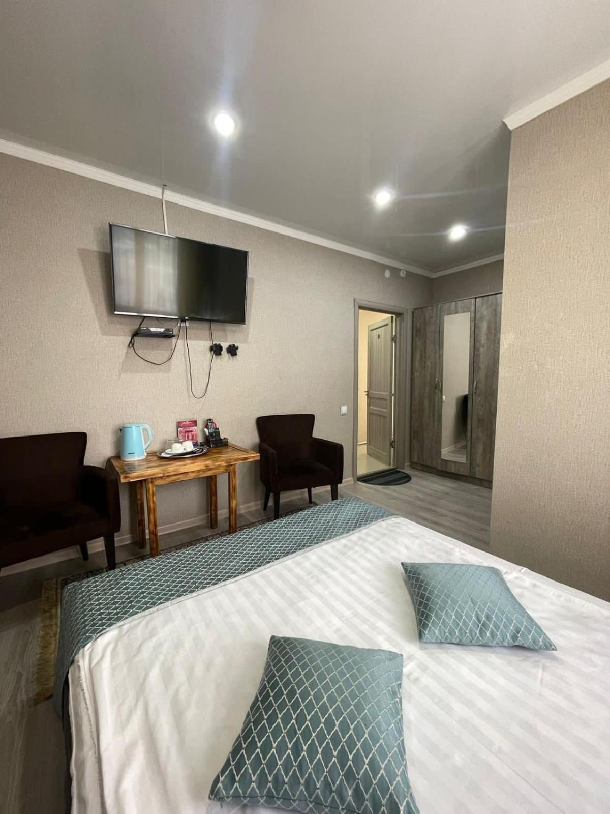 Vip Mini Hotel Semey Ngoại thất bức ảnh