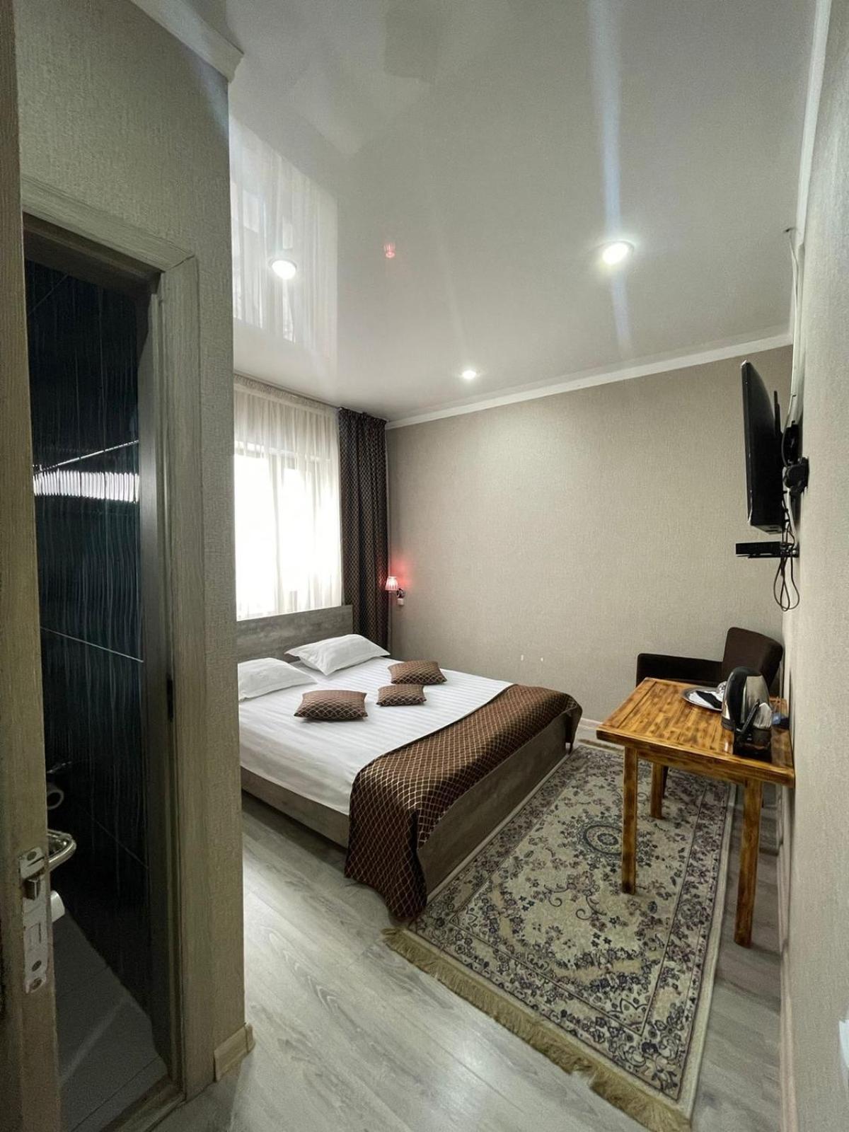 Vip Mini Hotel Semey Ngoại thất bức ảnh